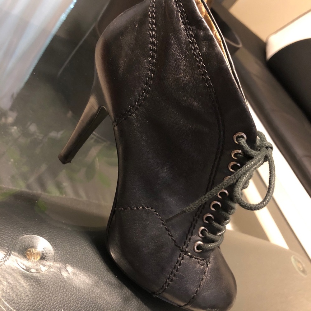 Low cut boots